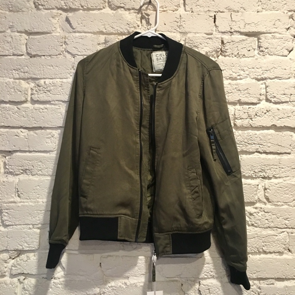 Forever 21 Bomber Jacket Women’s Small NWT